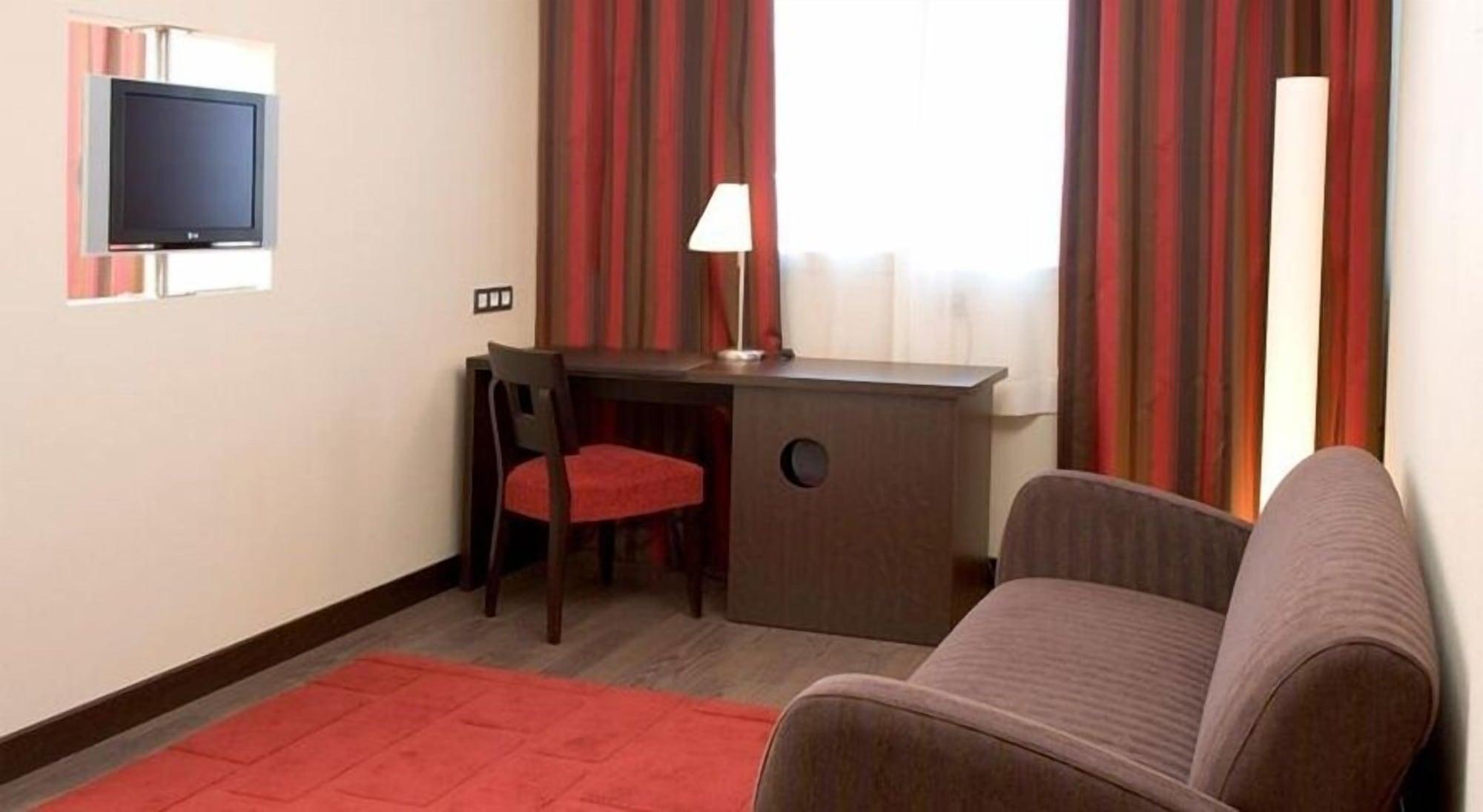 Azz Pamplona Norte Hotel Berriozar الغرفة الصورة