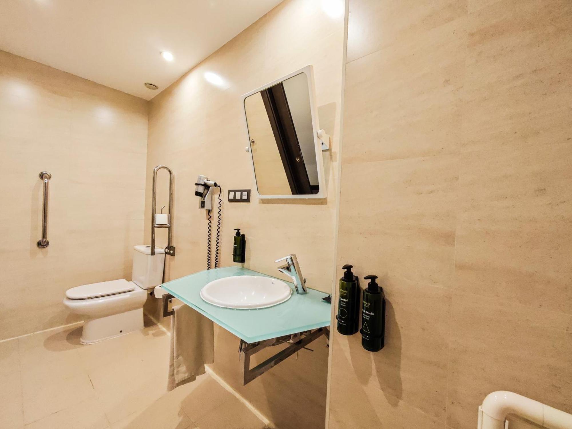 Azz Pamplona Norte Hotel Berriozar المظهر الخارجي الصورة