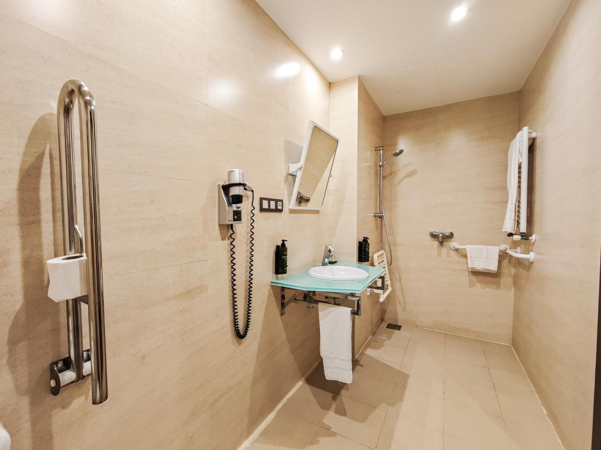 Azz Pamplona Norte Hotel Berriozar المظهر الخارجي الصورة