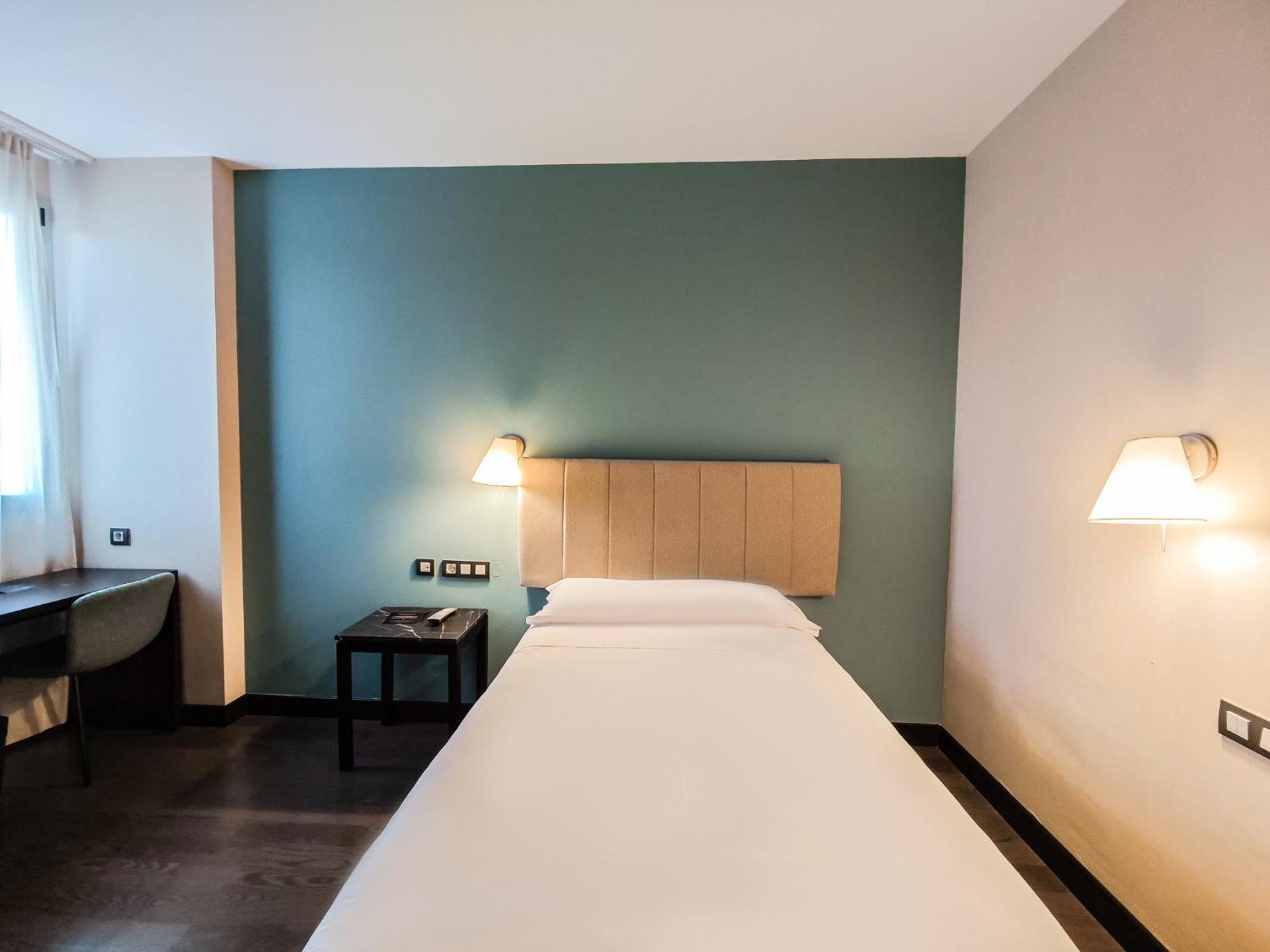 Azz Pamplona Norte Hotel Berriozar المظهر الخارجي الصورة