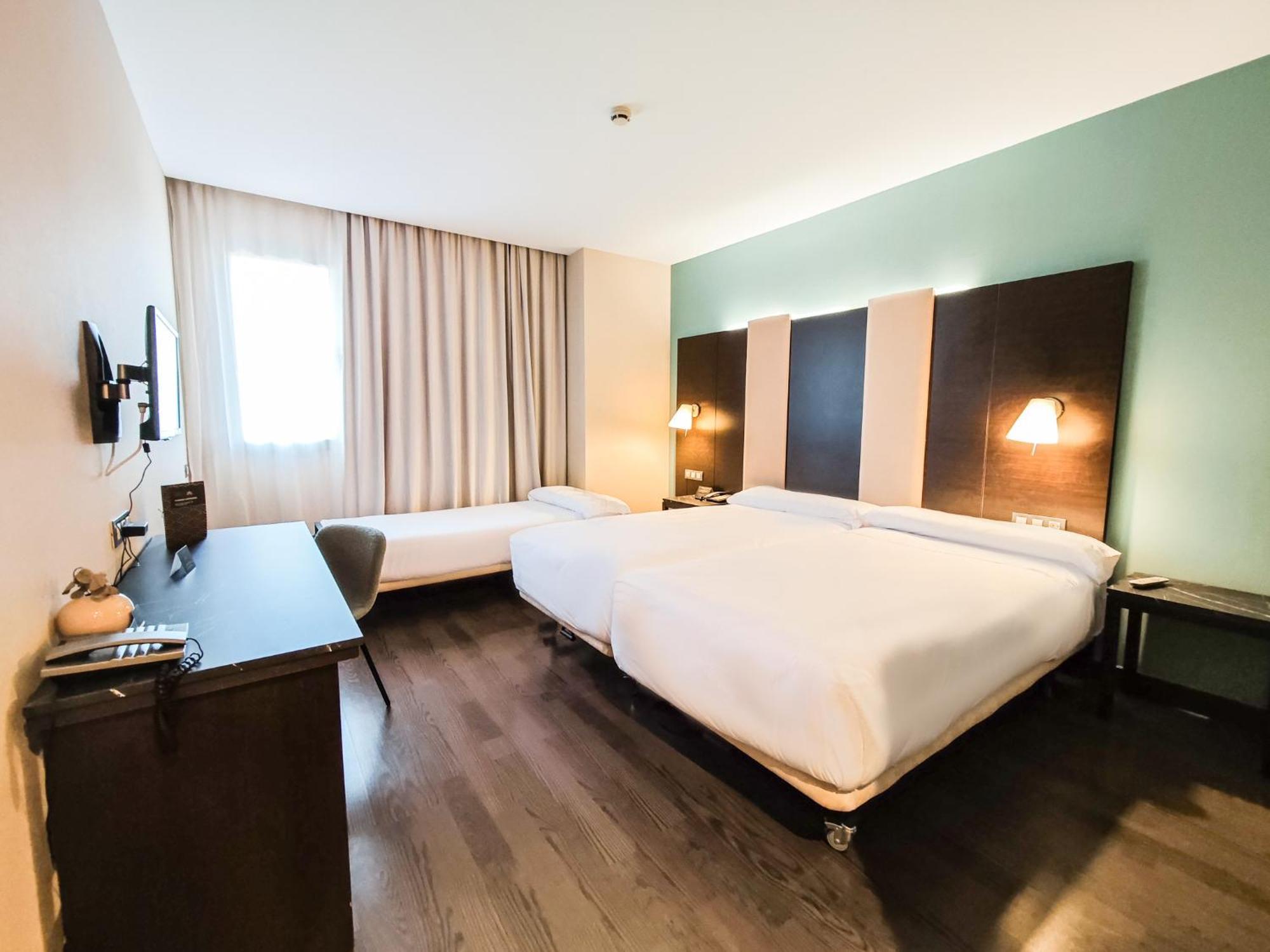 Azz Pamplona Norte Hotel Berriozar المظهر الخارجي الصورة